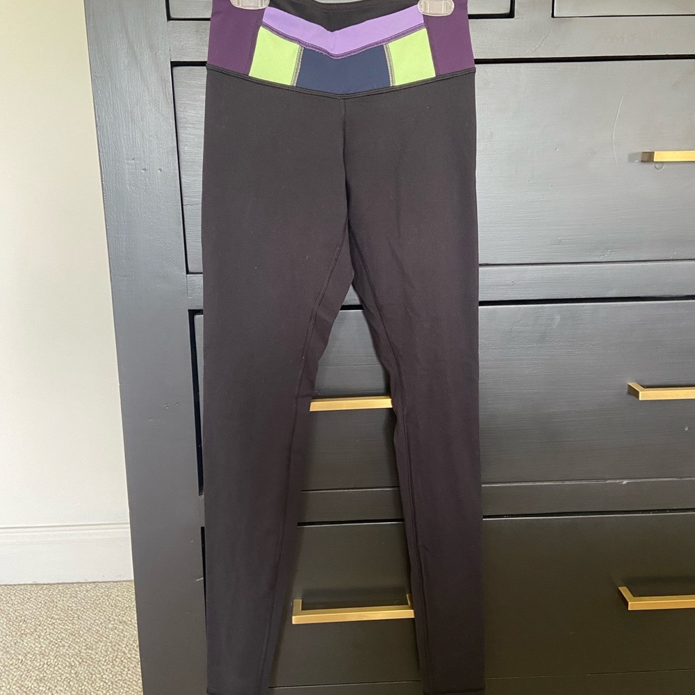 LULULEMON REVERSIBLE LEGGINGS